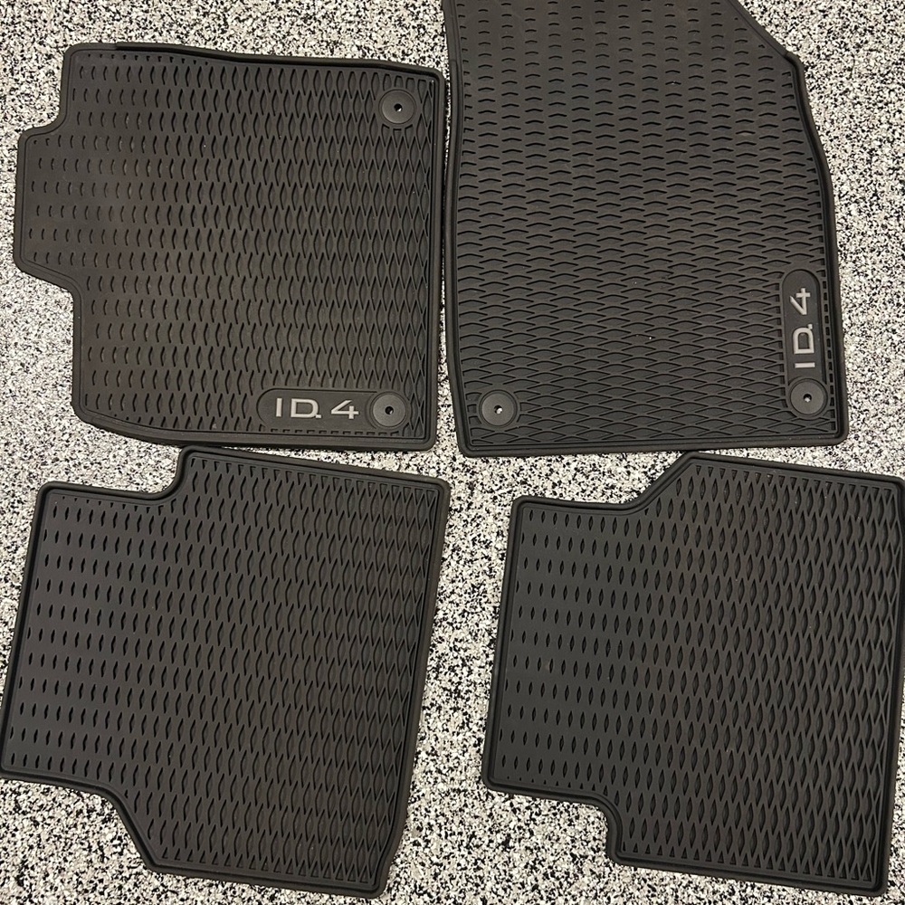 Black ID.4 Car Floor Mats